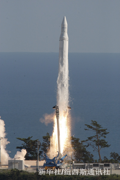 韩国声称首枚运载火箭发射“取得了一半成功”3