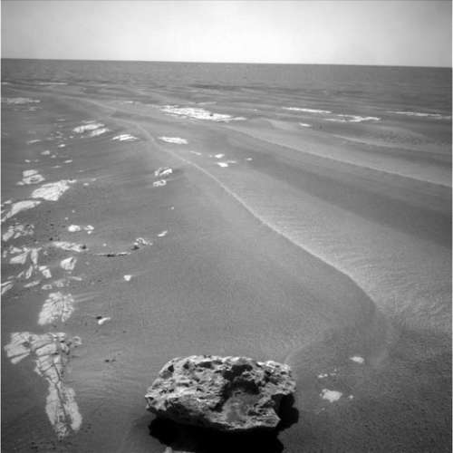 美“机遇号”在火星发现奇特黑陨石2